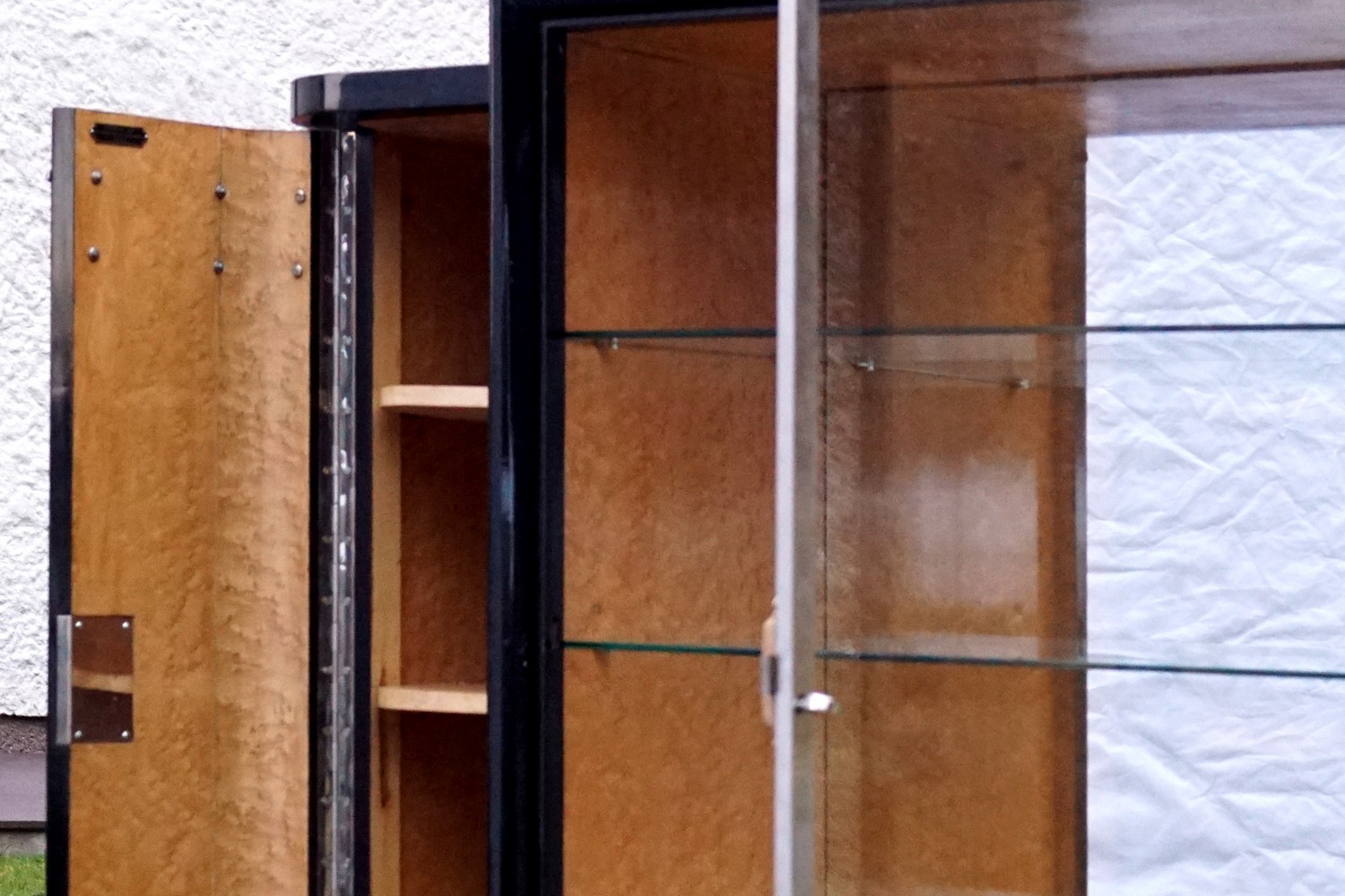 Antiker Schrank ARTDECO schwarz Chromliner Vitrine noir Möbel Original 30er-Jahre Vitrine Wurzelholz Verspiegelt Chromleisten Scheinen silber Silverliner