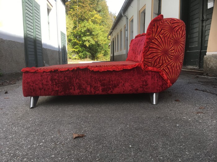 Bretz Sofa Chill rüschen rot