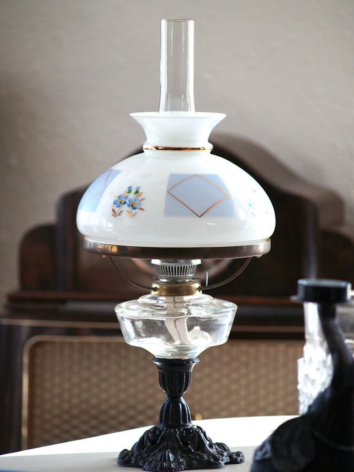 Petroleumlampe antik Glas Eisen Tischlampe Vintage