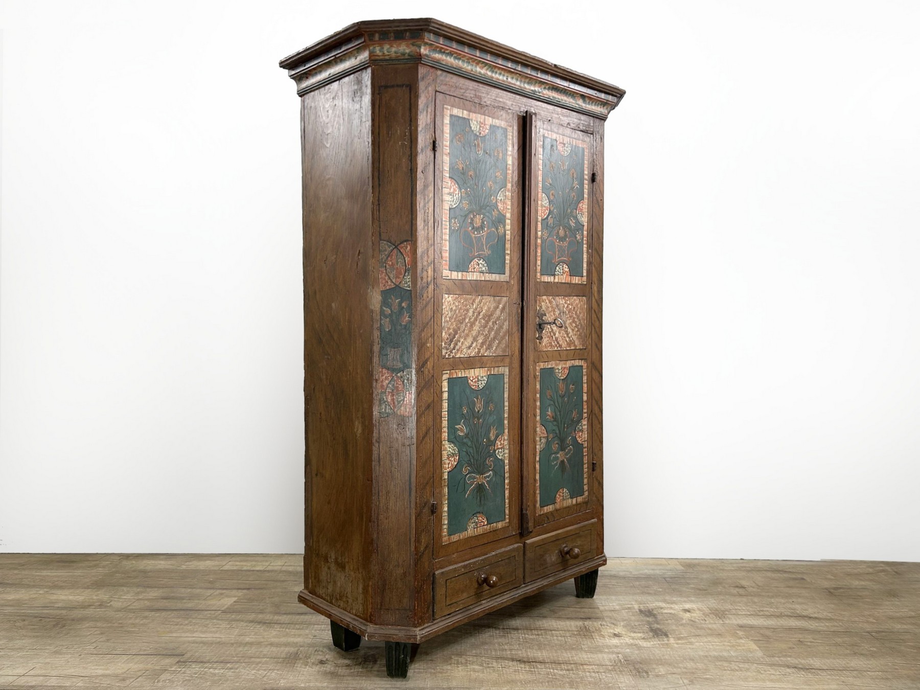 Bauernschrank bemalt antik