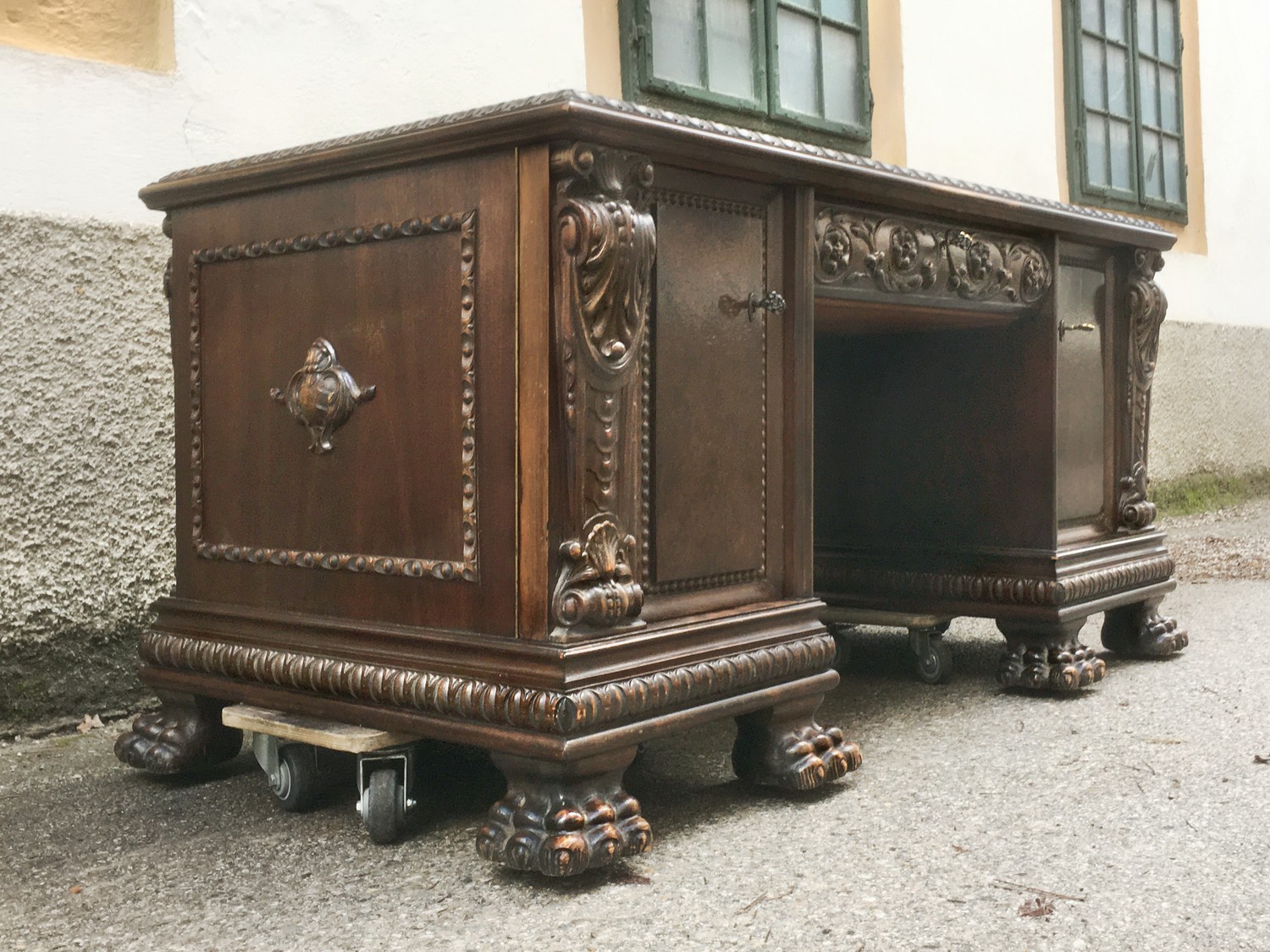 Schreibtisch antik Freisteher Herrenzimmerschreibtisch groß Tatzenbeine beschnitzt