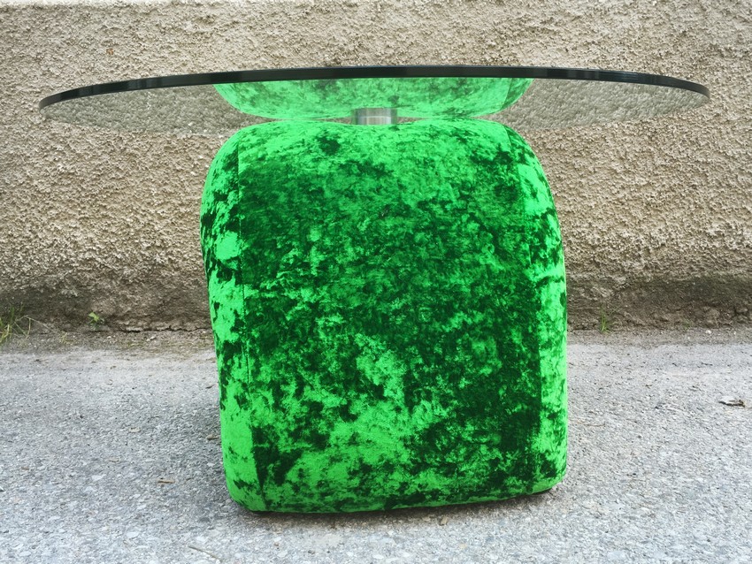 BRETZ Cultsofa Couchtisch Mumba schillernd grün