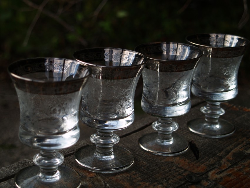 Weinglaeser Silberrand