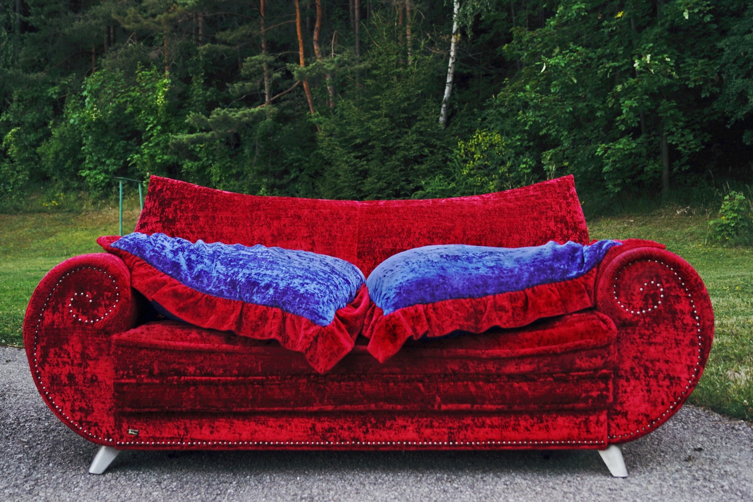 Bretz Kissen Rüschen blau rot Glamoursamt groß rechteckig