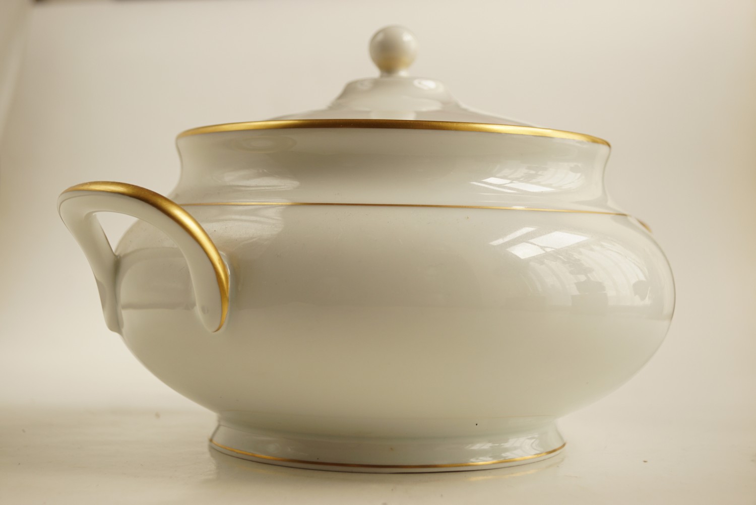 Original Hutschenreuther Suppenterrine Goldrand Crescendo