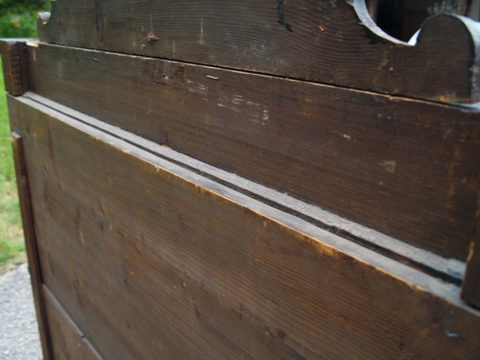 Truhe alt beschnitzt