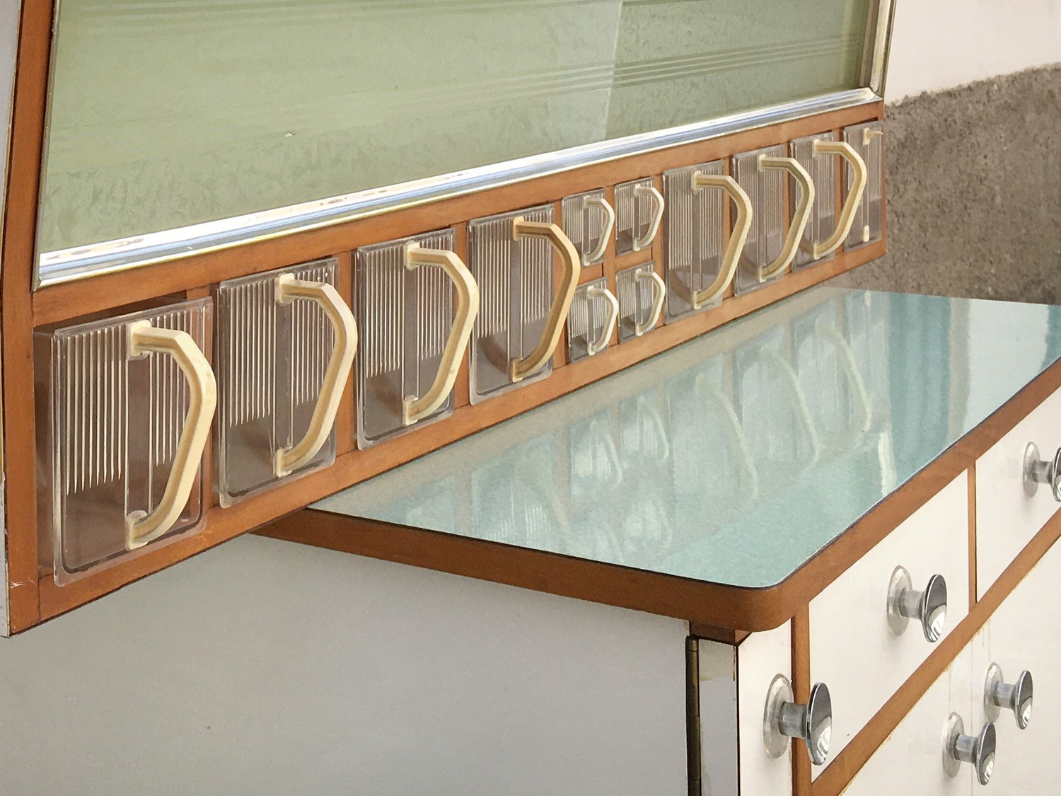 Küchenschrank Vintage Schütten Küche Regal Vitrine Pastell 50er-Jahre 60er-Jahre