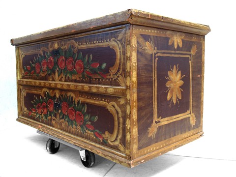 antike Bauerntruhe bemalt