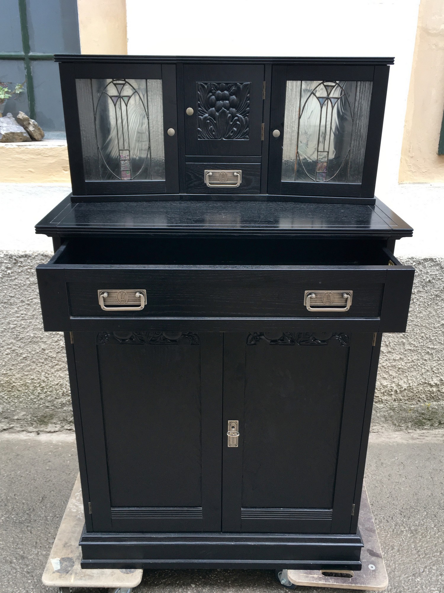 Jugendstil Vertiko Barschrank Stilmöbel schwarz Bleiverglasung SELVA Italy Kommode