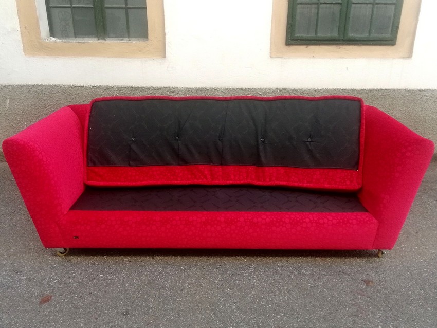 Bretz Sofa rot Bubbles Monster Rollenfüße groß geringe Sitztiefe