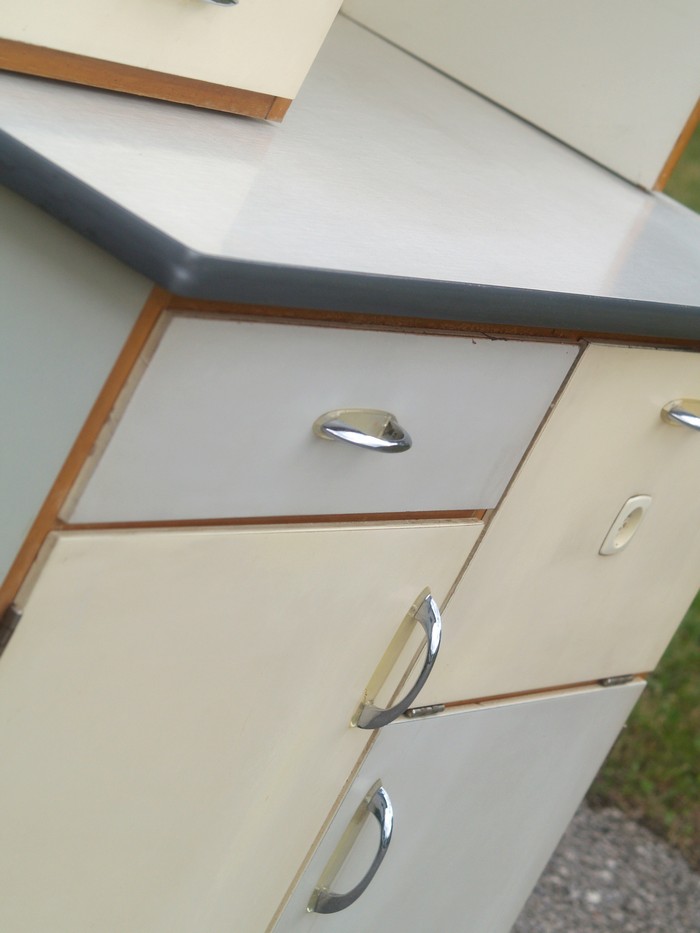 Vintage Schrank Pastell