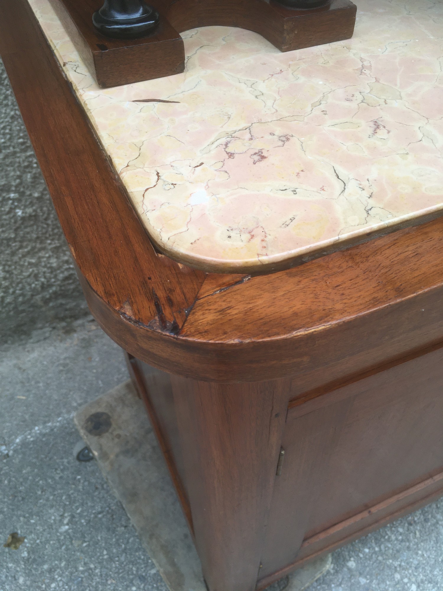 Jugendstil Schrank ArtNouveau secessionistisch Kredenz Vitrine antik Kirschen beschnitzt Jugendstil