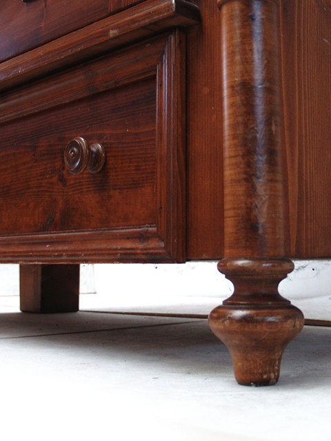 antikstil Dielenschrank