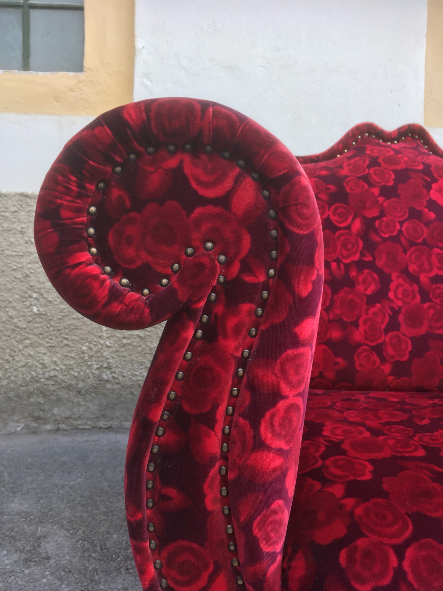 BRETZ Sofastuhl Emily rot Rosenstoff Designklassiker