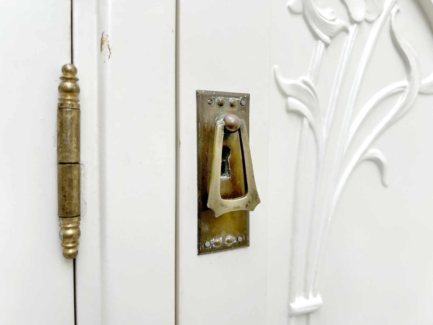 Antike Jugendstil Kredenz weiß 1920 Wohnzimmerschrank Antiquität Peitschenschlag