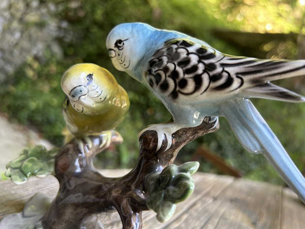 Keramos Wien Vögel Vintage Sammlerfigur Wellensittiche auf Ast Porzellan Keramos Figur
