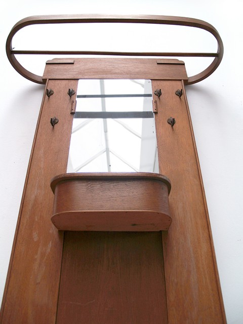 antike Garderobe passend zu Vitra Möbel