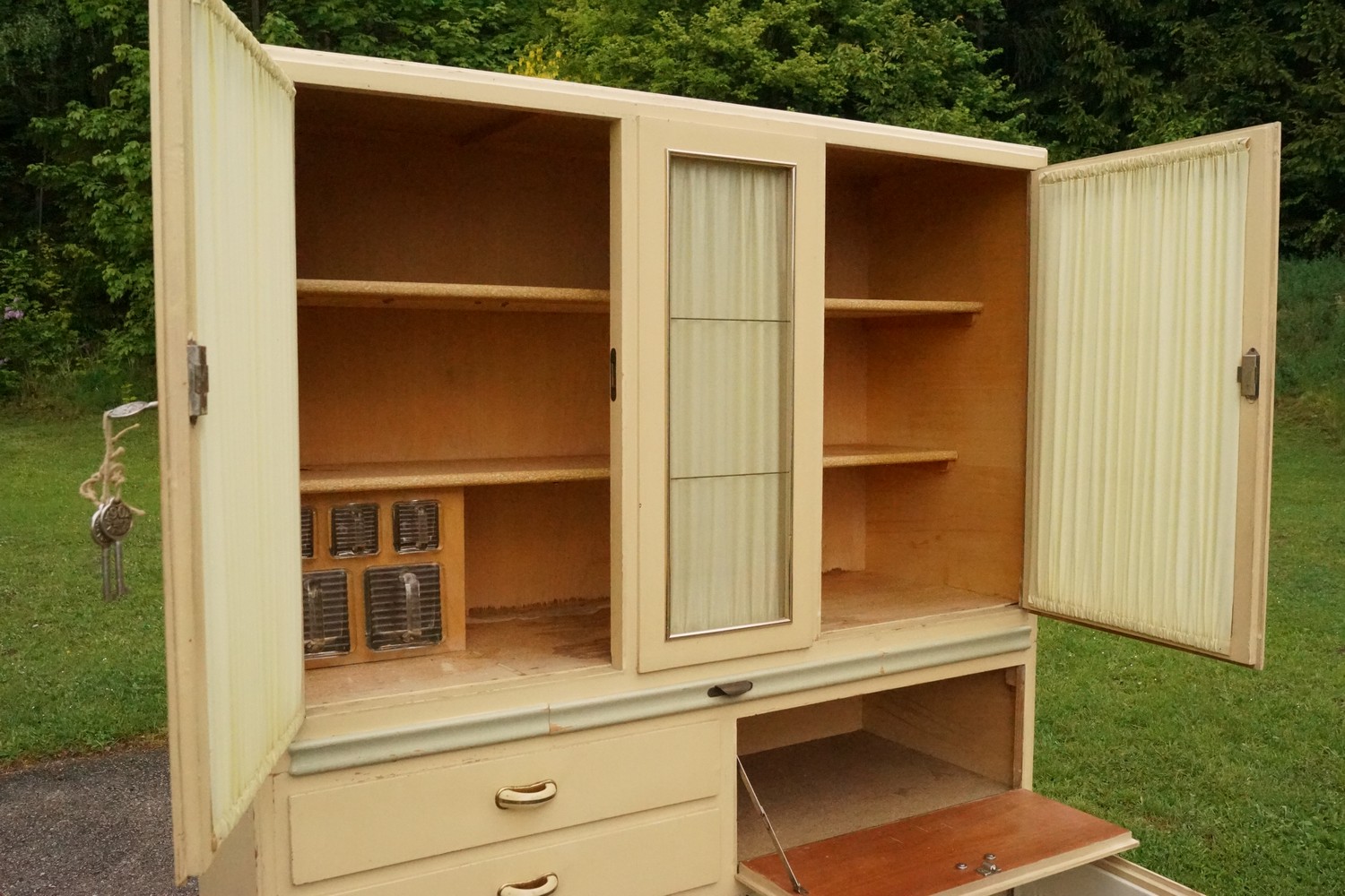 Küchenschrank Vitrine Vintage creme Retro 50er-Jahre antik Küche Schütten Regal