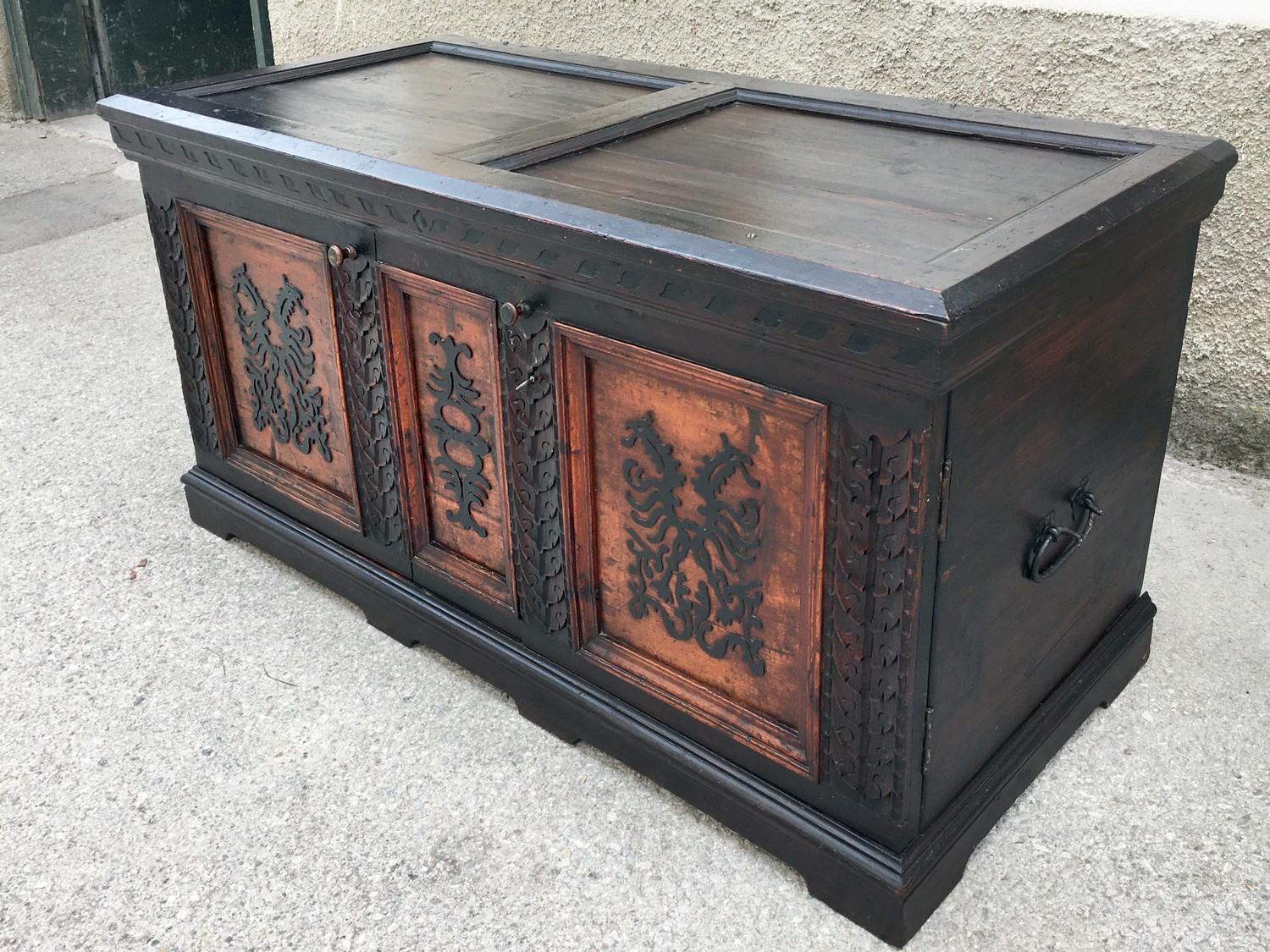Herrschaftliche Truhe Kommode antik Zirbe massiv ca. 1700 - 1750 restauriert