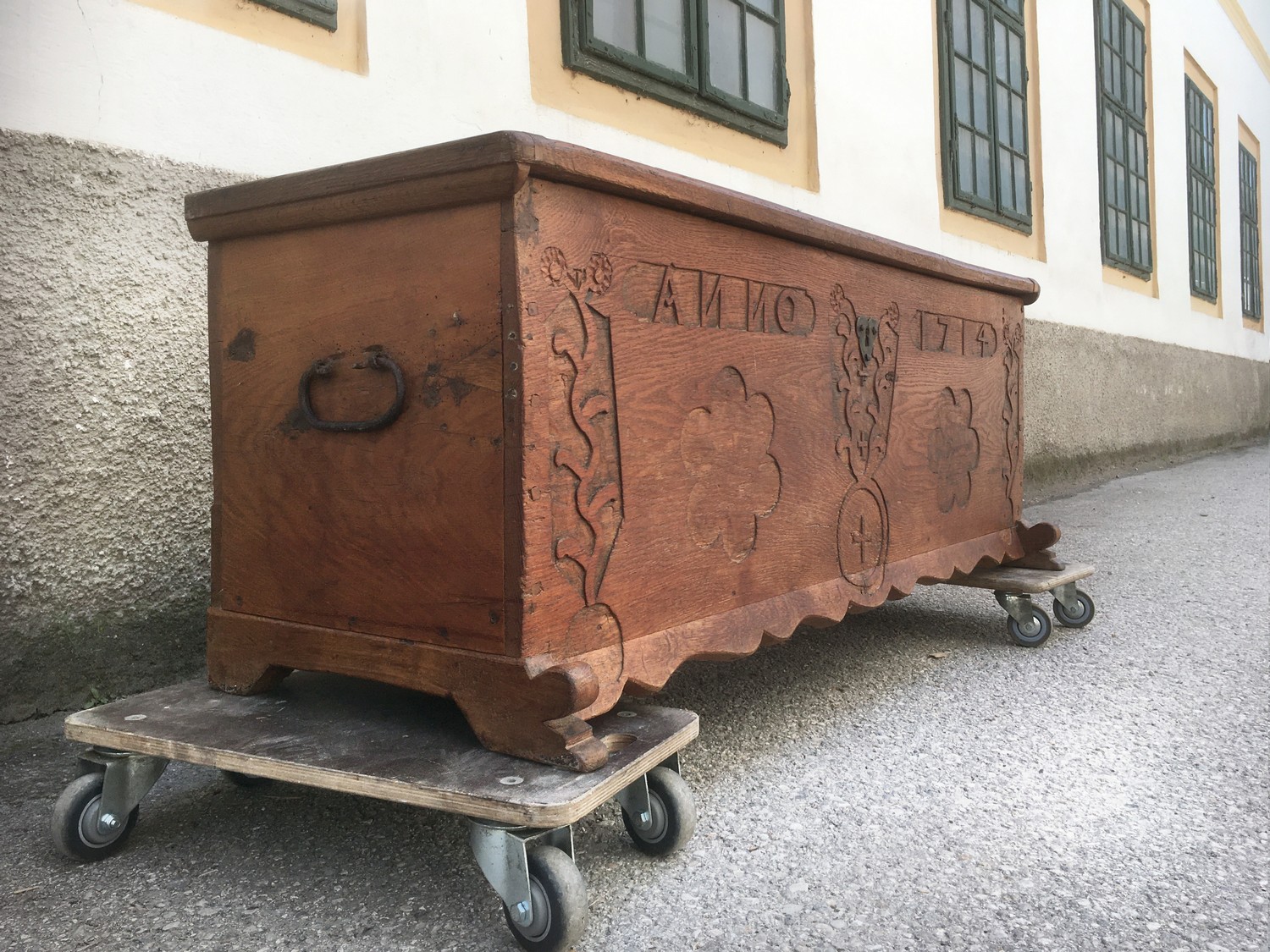 Flachdeckeltruhe antik massiv 18. Jhdt