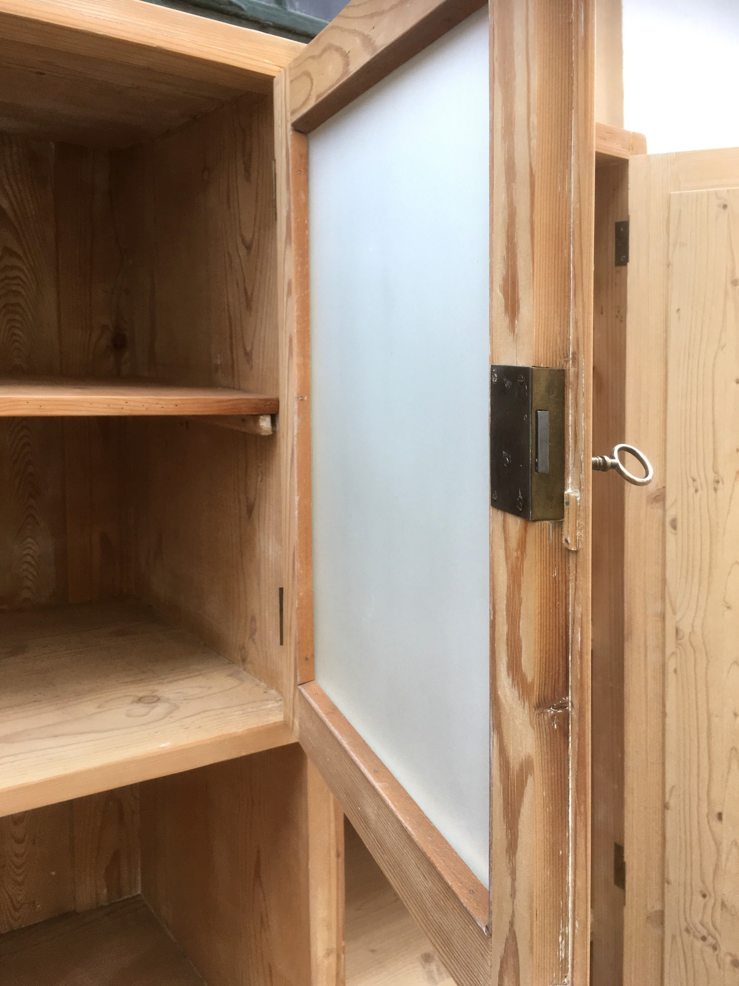 Antiker Schrnak Naturholz Küchenschrank Landhausstil Antiquität Vintage 50er-Jahre