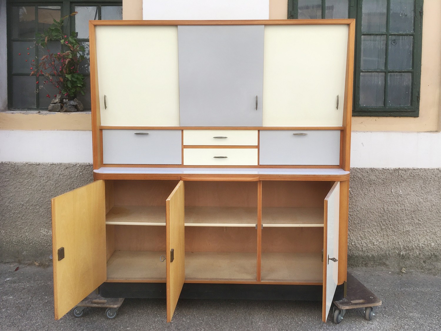 Küchenschrank creme Pastell Vollholz Midcentury Schrank Vintage Schütten Retro