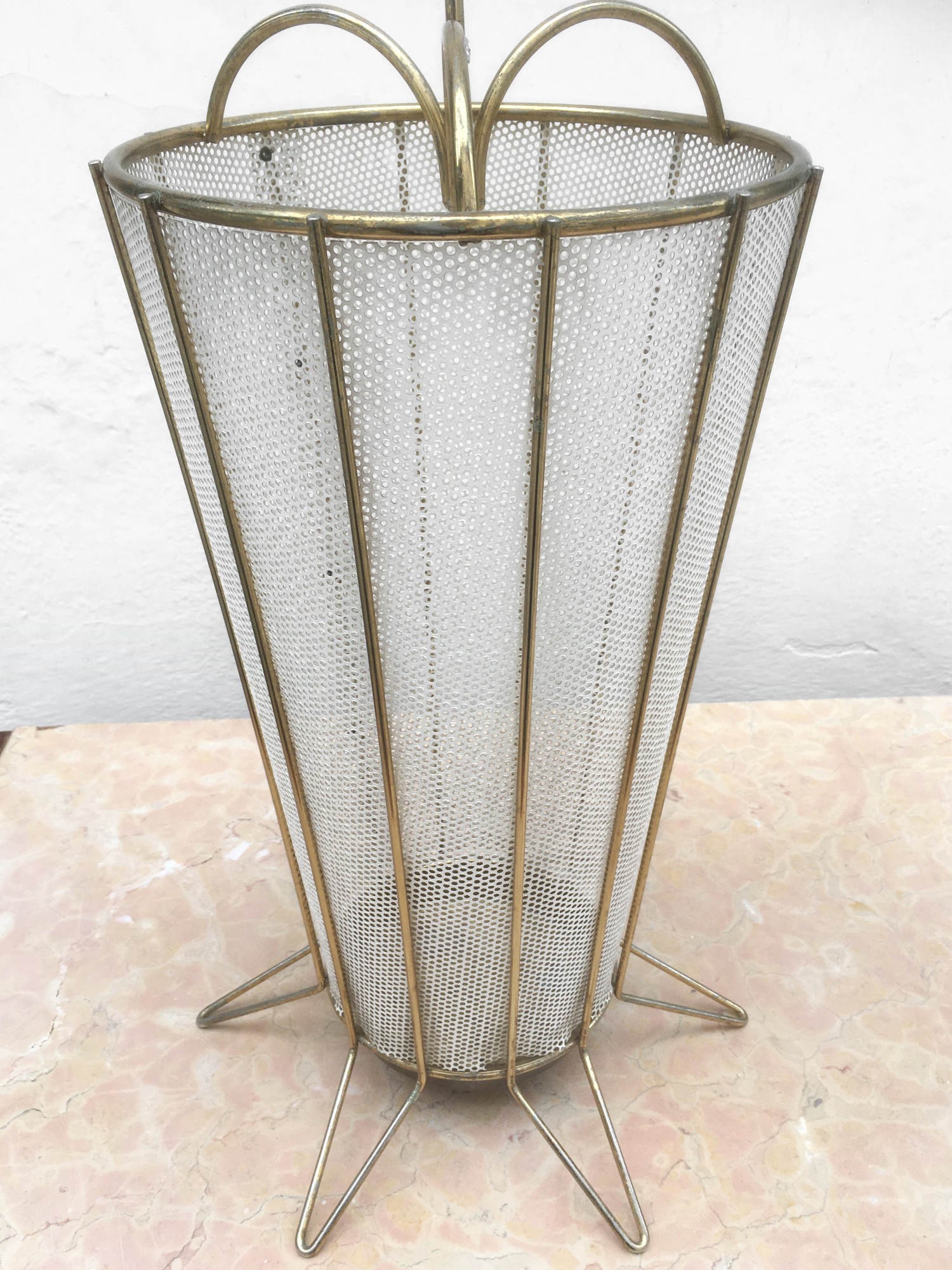 Schirmstaender Vintage 60er-Jahre creme gold Tütenschirm