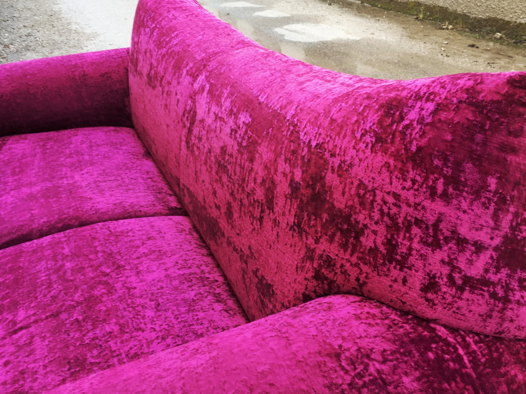 Bretz Sofa Gaudi lila Glamoursamt Rosenfüße golden