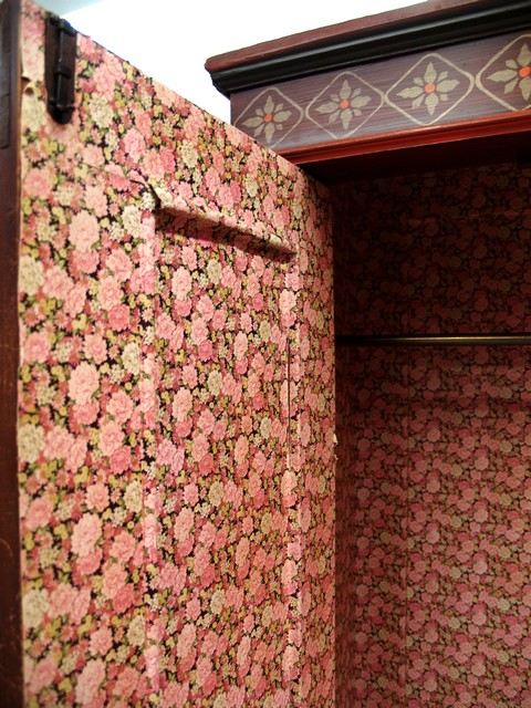 antiker Bauernschrank bemalt