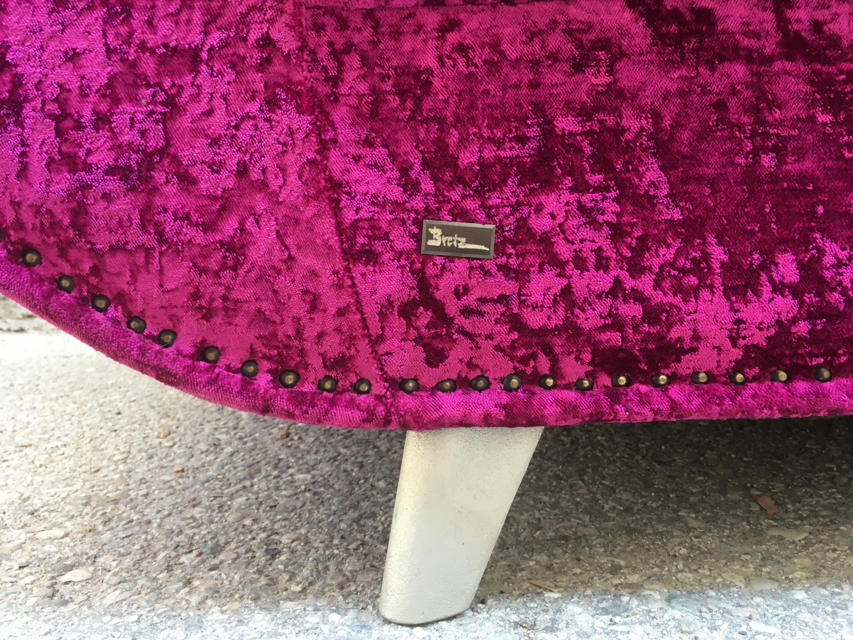 Bretz Sofa lila purple Schrägfüße Gaudi