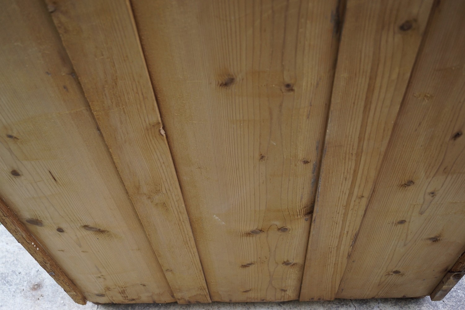 antiker Schrank Vollholz