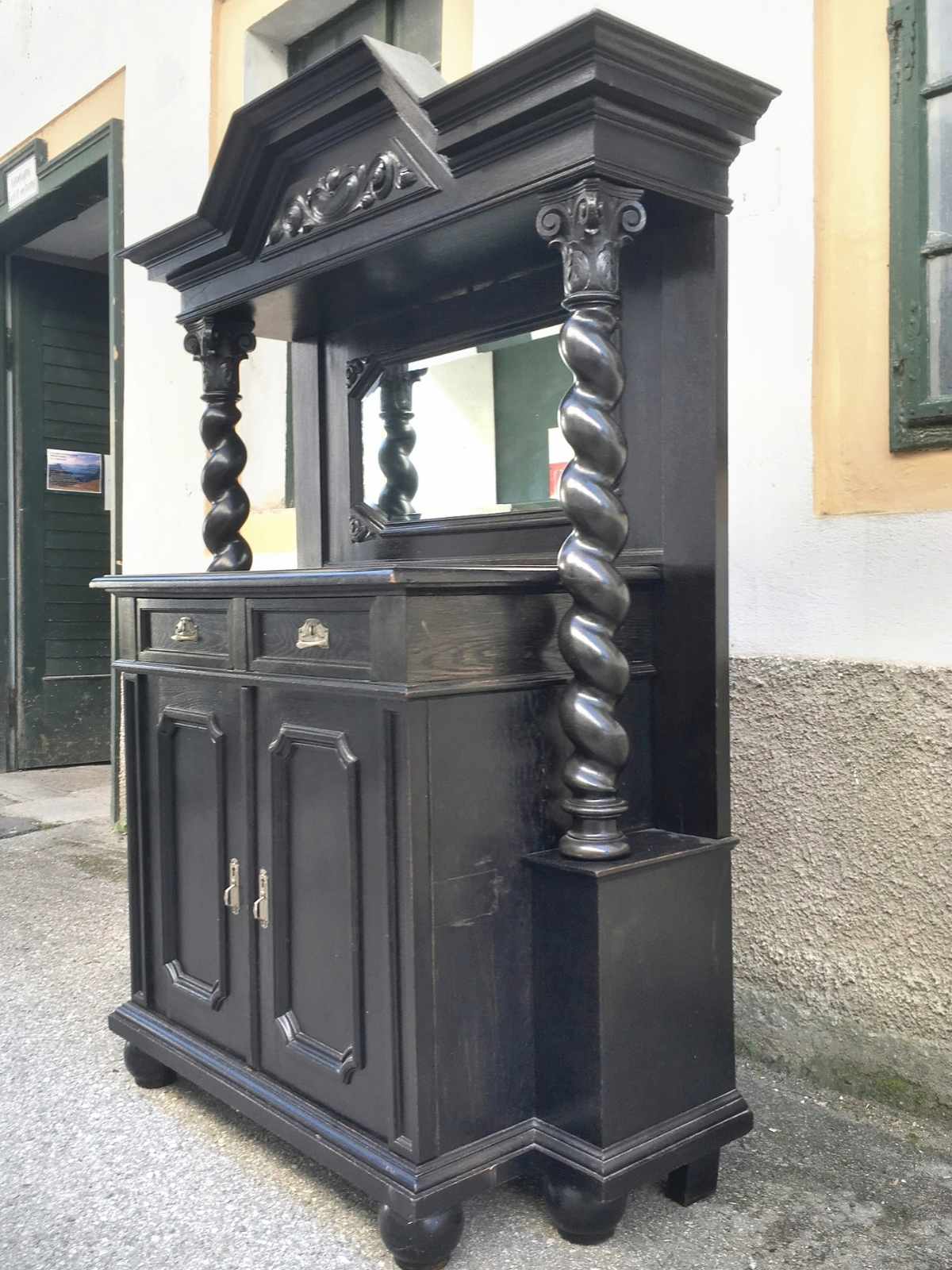 antike Möbel barock Schrank Antiquität kaufen Kredenz Massivholz Wohnzimmerschrank
