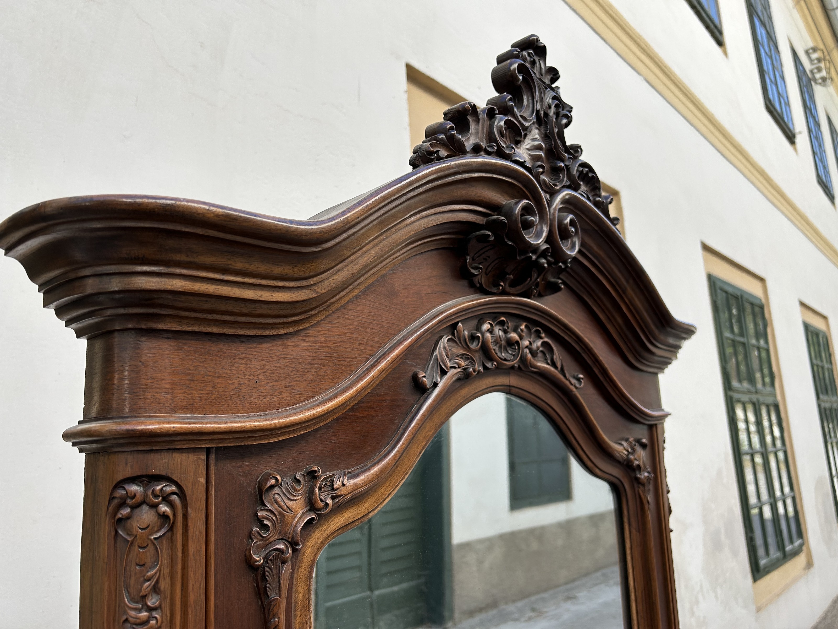 Garderobeschrank antik Wiener Pfeifenbarock 1870 Möbel mit großem Spiegel und Marmorplatte