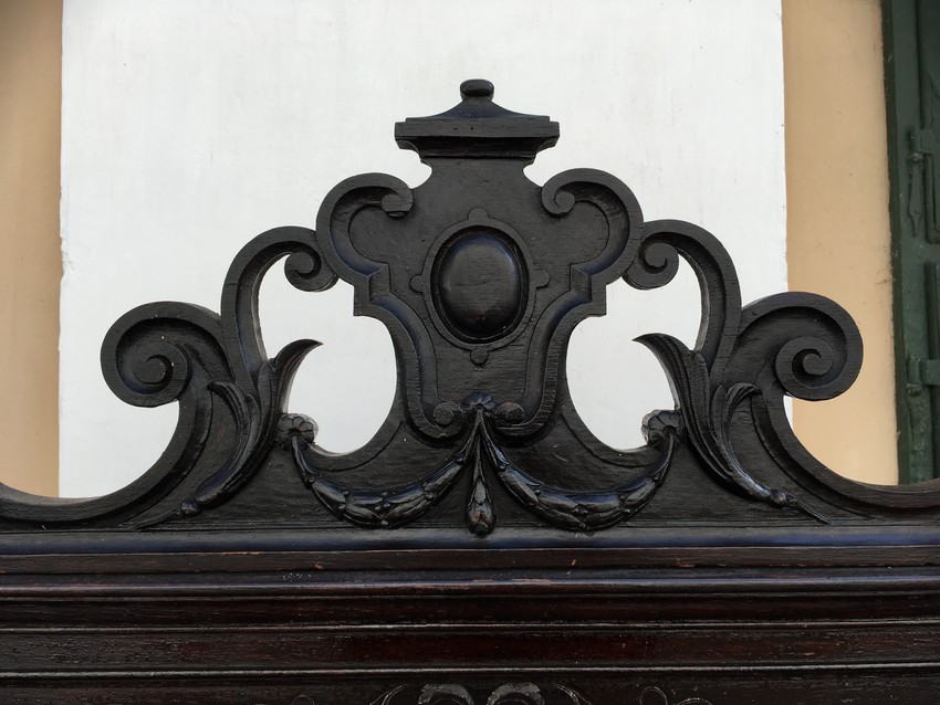 Wohnzimmerschrank antik