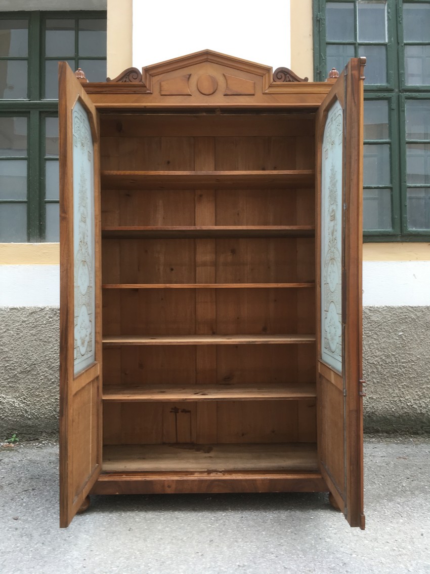 Buecherschrank antik