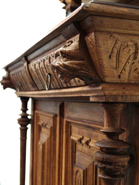 Antiker Wohnzimmerschrank