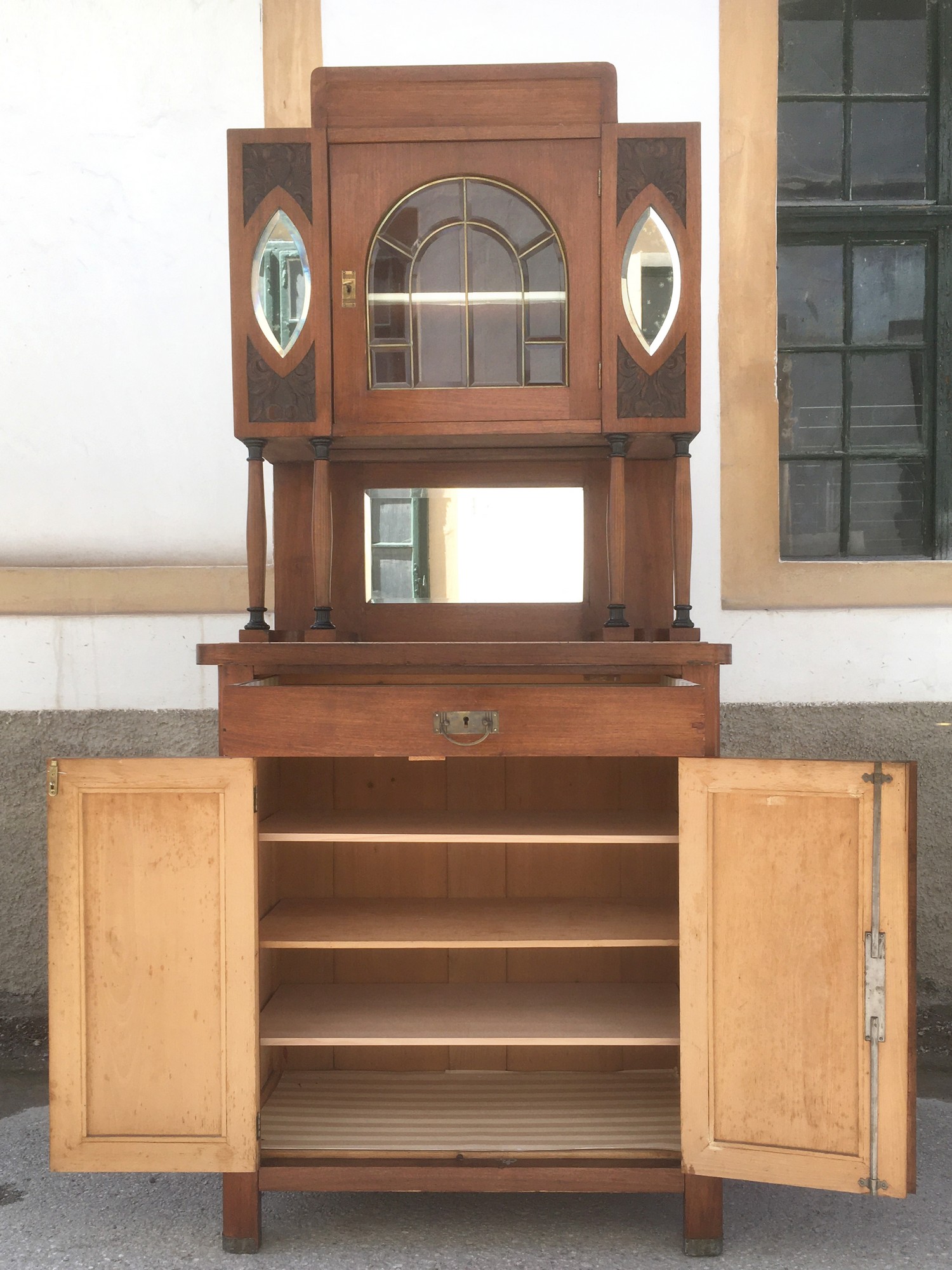 Anrichte Jugendstil Schrank ArtNouveau secessionistisch Kredenz Vitrine antik Kirschen beschnitztJugendstil