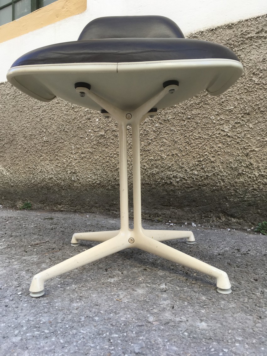 Schalenstuhl Miller