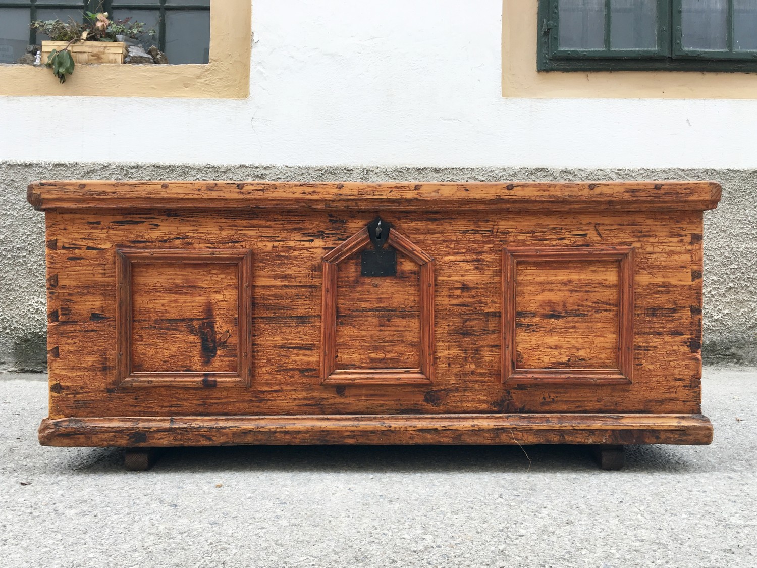 Herrschaftliche Truhe groß Weichholz 18. Jahrhundert restauriert antik