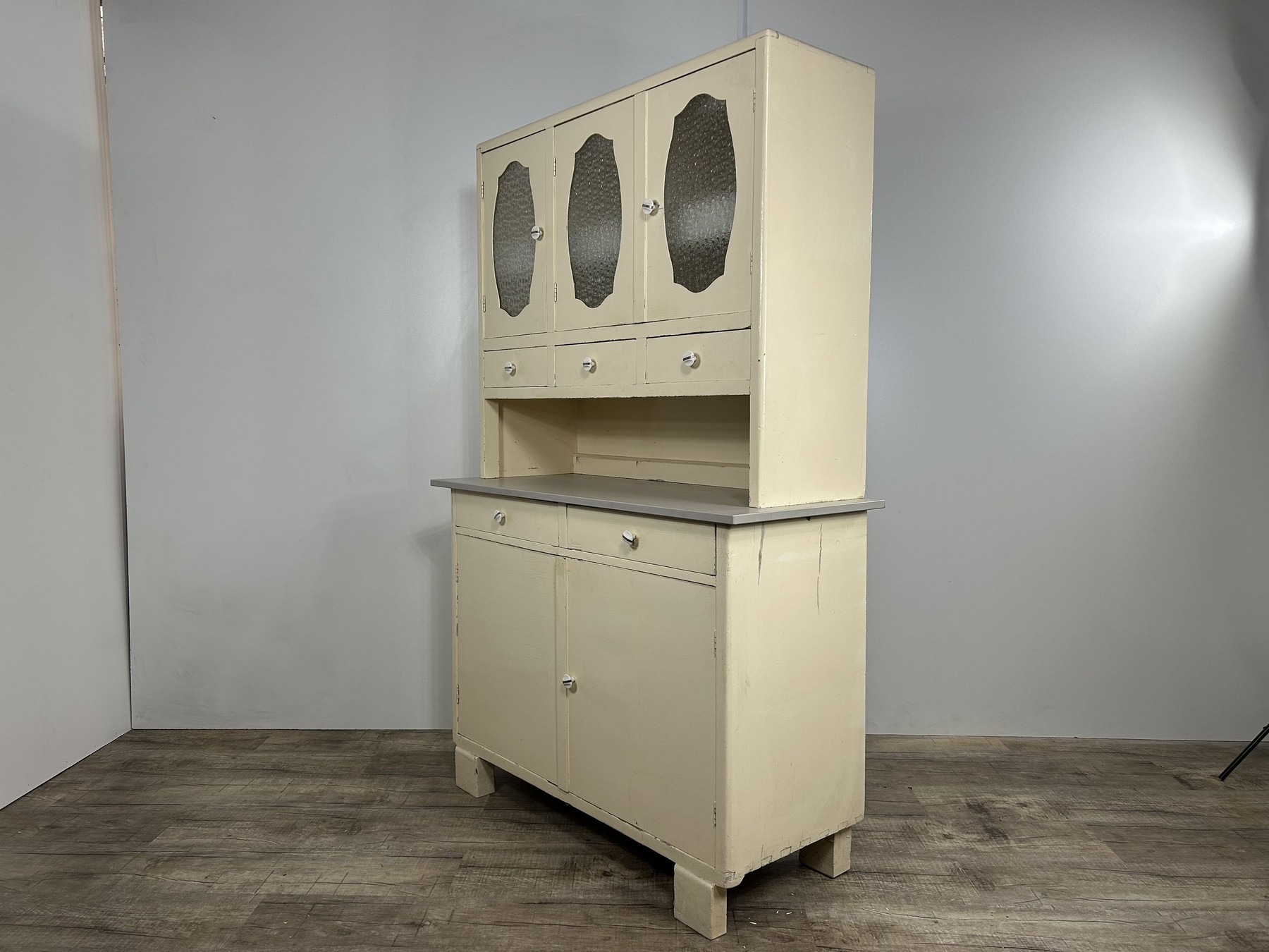 Antike Kredenz Küchenschrank creme vintage ca. 1930 Gesamtansicht