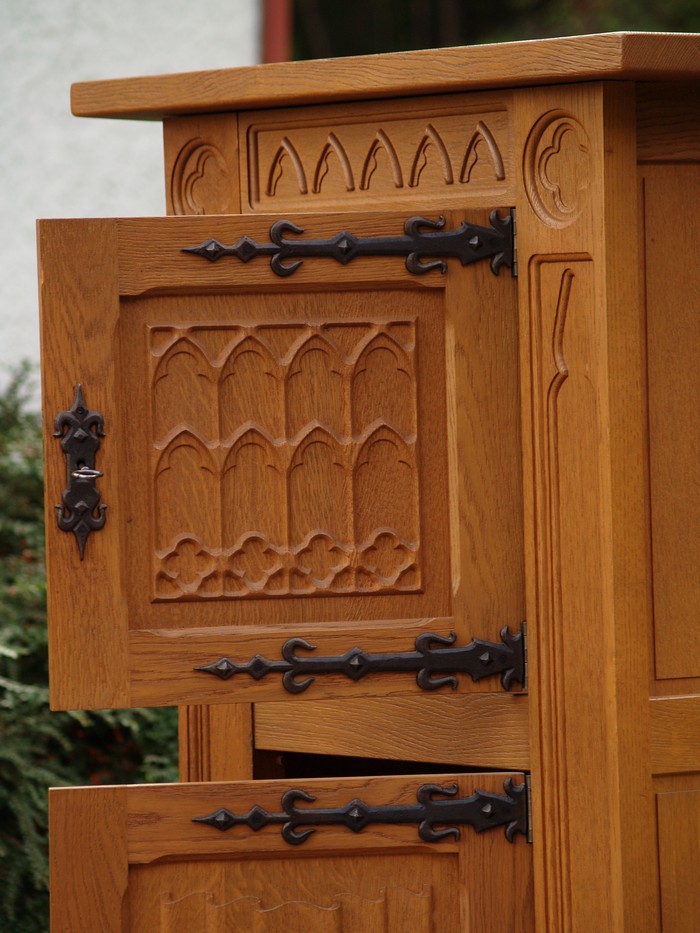 Schrank Eisenbeschläge