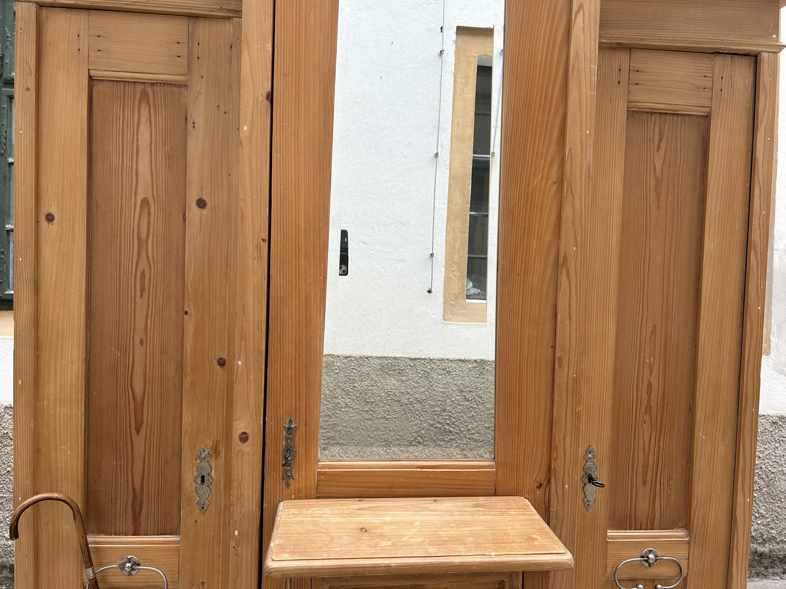 Antiquität Bauernschrank antike Garderobeschrank Vollholz Möbel