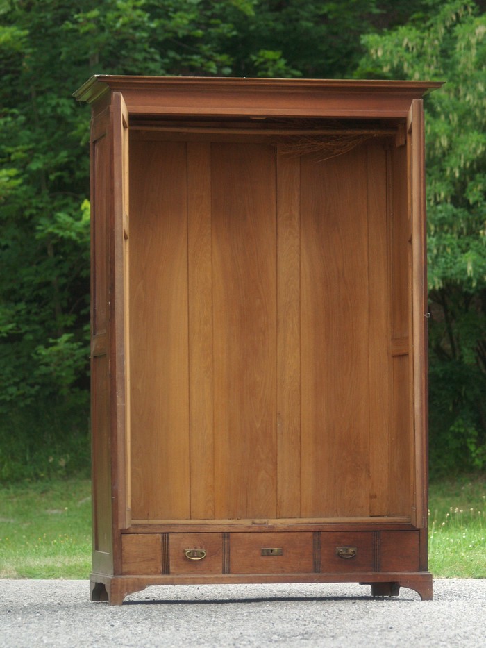 Kleiderschrank antik