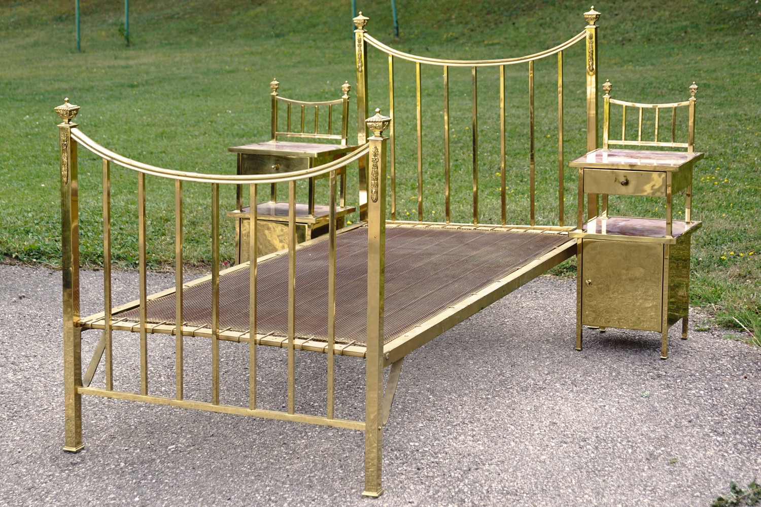 Bett Messingbett antik golden Messing Vintage mit Metallrost