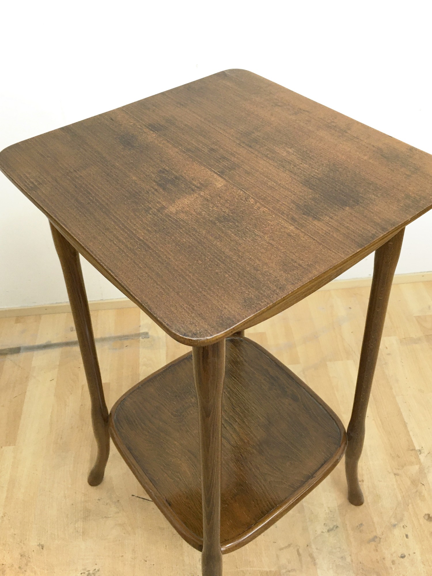 Kohn Blumentisch Bugholz