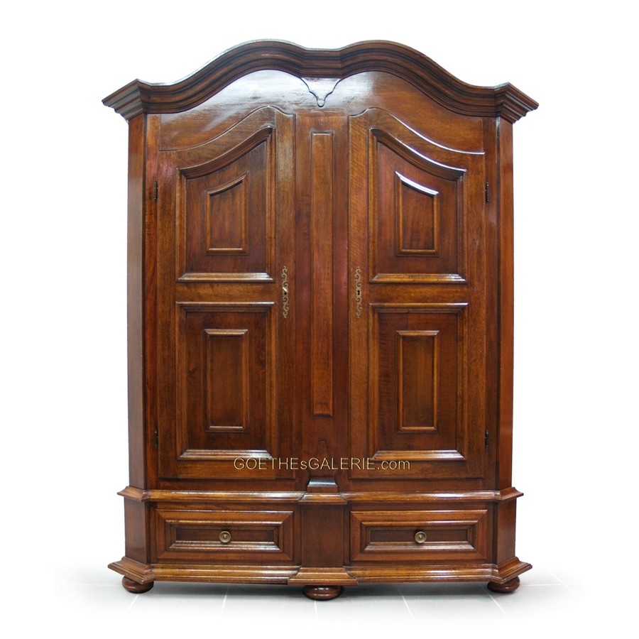 Antikstil Dielenschrank großzügiger Garderobe Schrank Kasten im Barockstil Antikstil Dielenschrank Garderobe Schrank