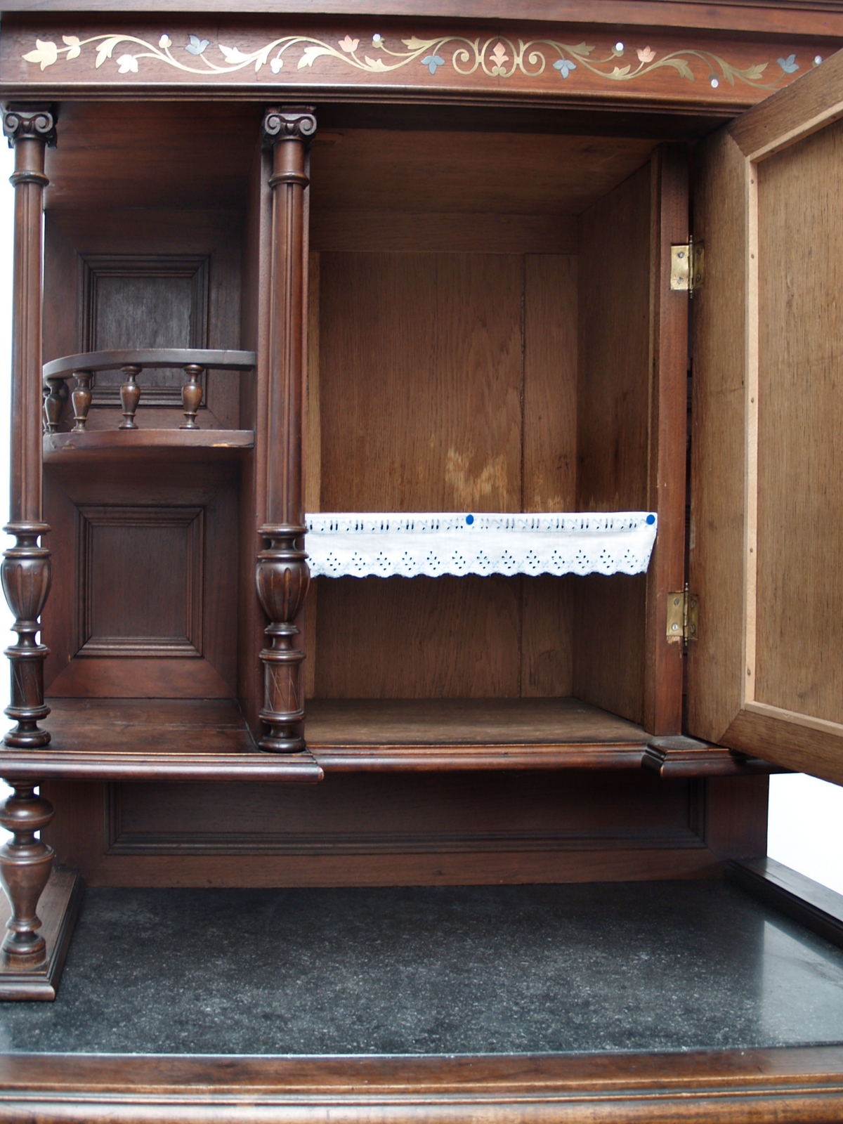 Schrank antik Messing Marmorplatte