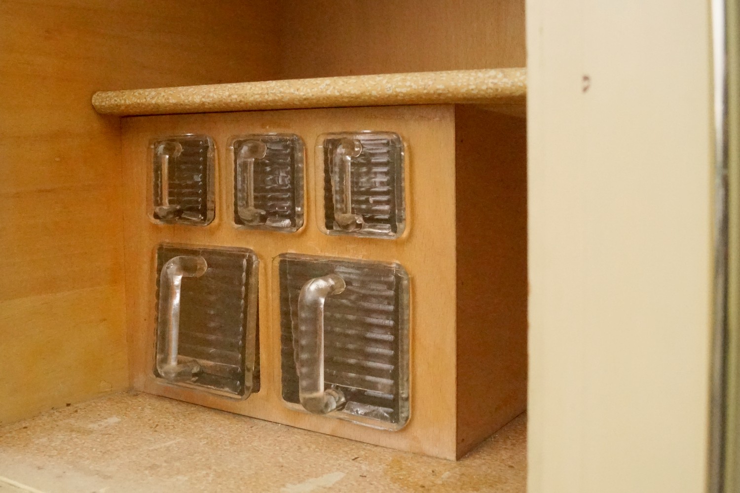 Küchenschrank Vitrine Vintage creme Retro 50er-Jahre antik Küche