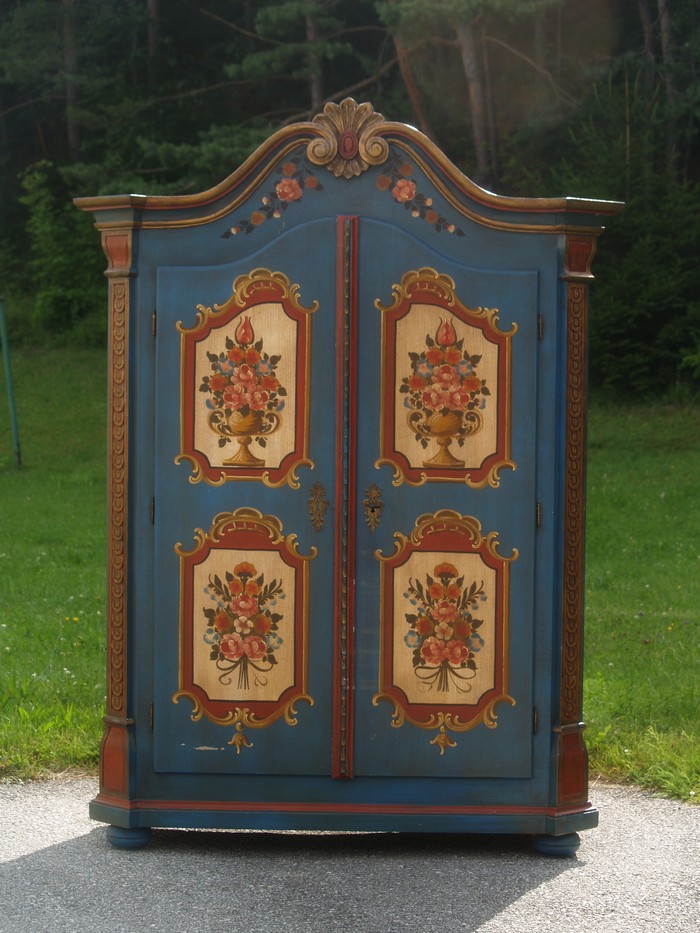 Bauernschrank blau