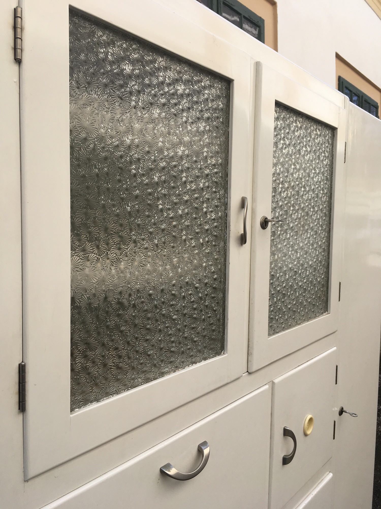 Kredenz Küchenschrank Vintage Retro dreiteilig creme MidCentury Vorratsschrank Anrichte